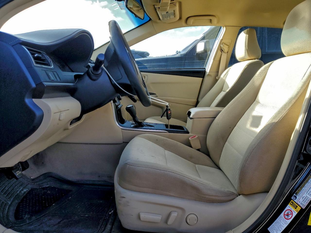 2015 TOYOTA CAMRY LE photo 13