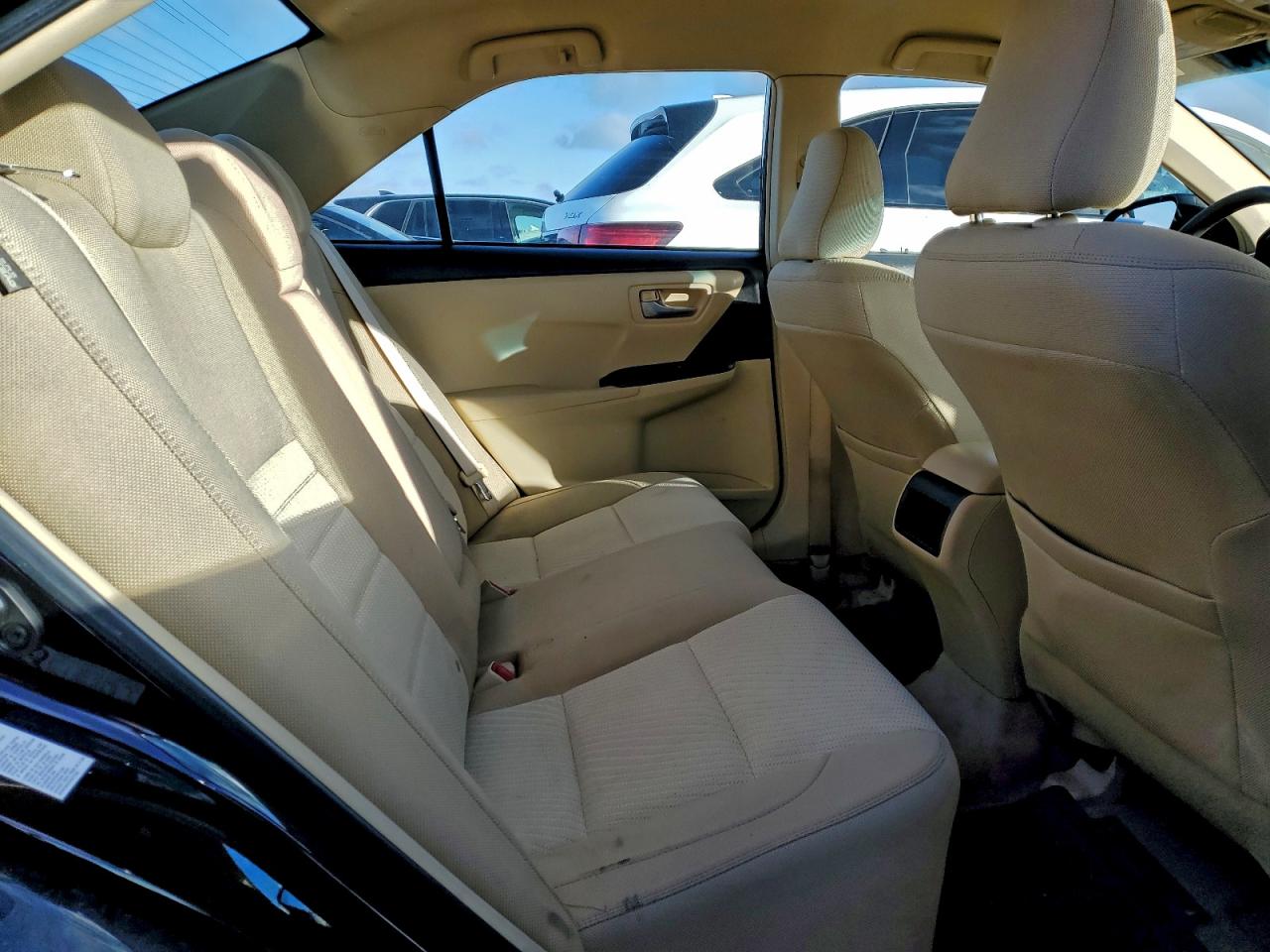2015 TOYOTA CAMRY LE photo 19