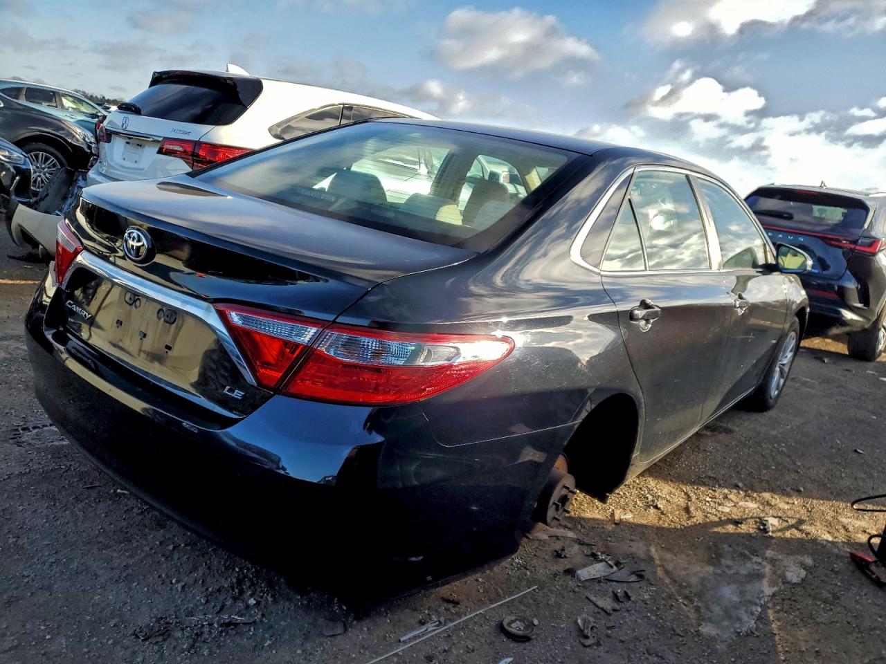 2015 TOYOTA CAMRY LE photo 5