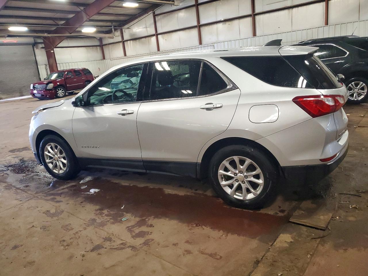 2018 CHEVROLET EQUINOX LT photo 2