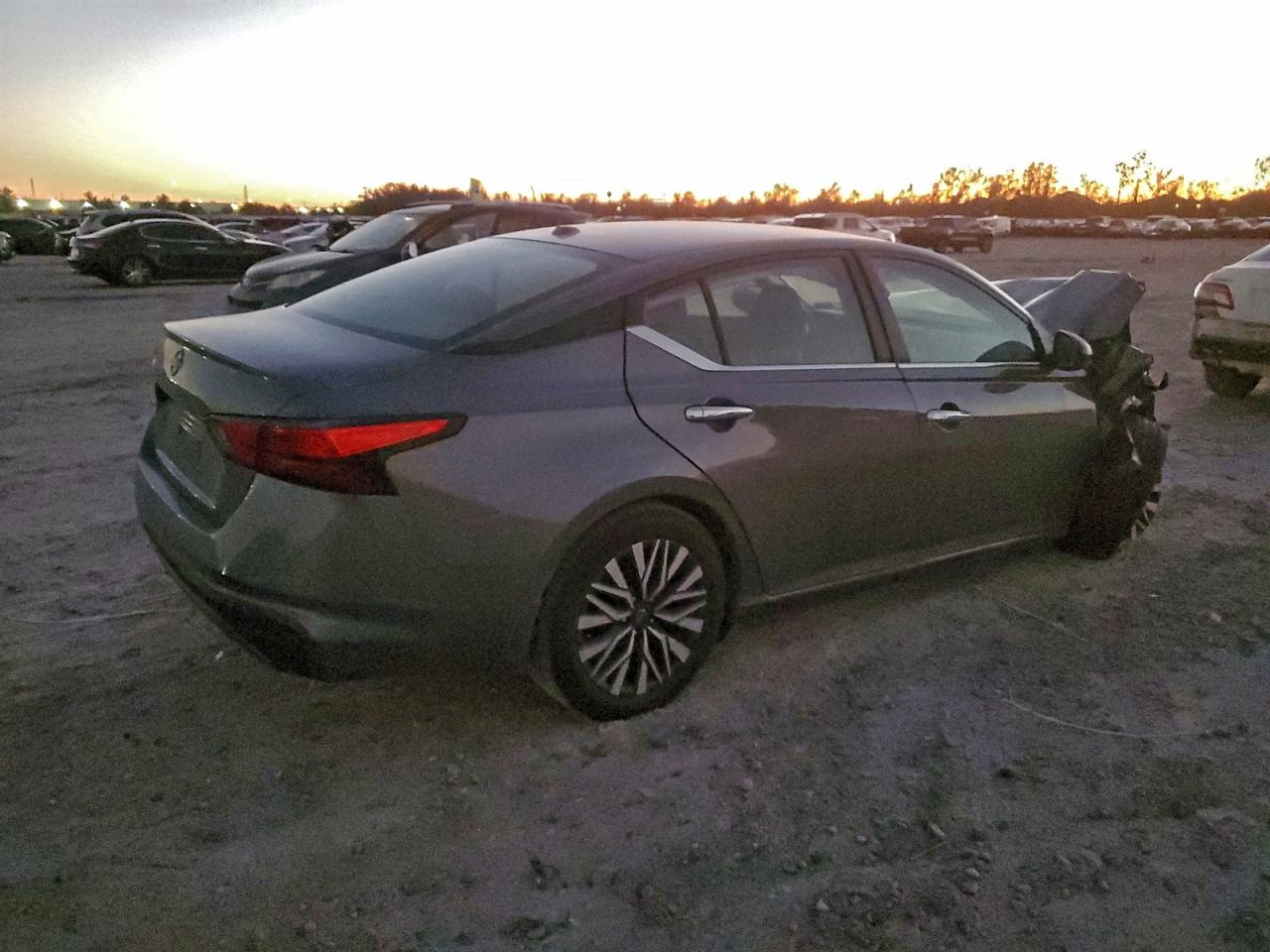 2025 NISSAN ALTIMA SV photo 3