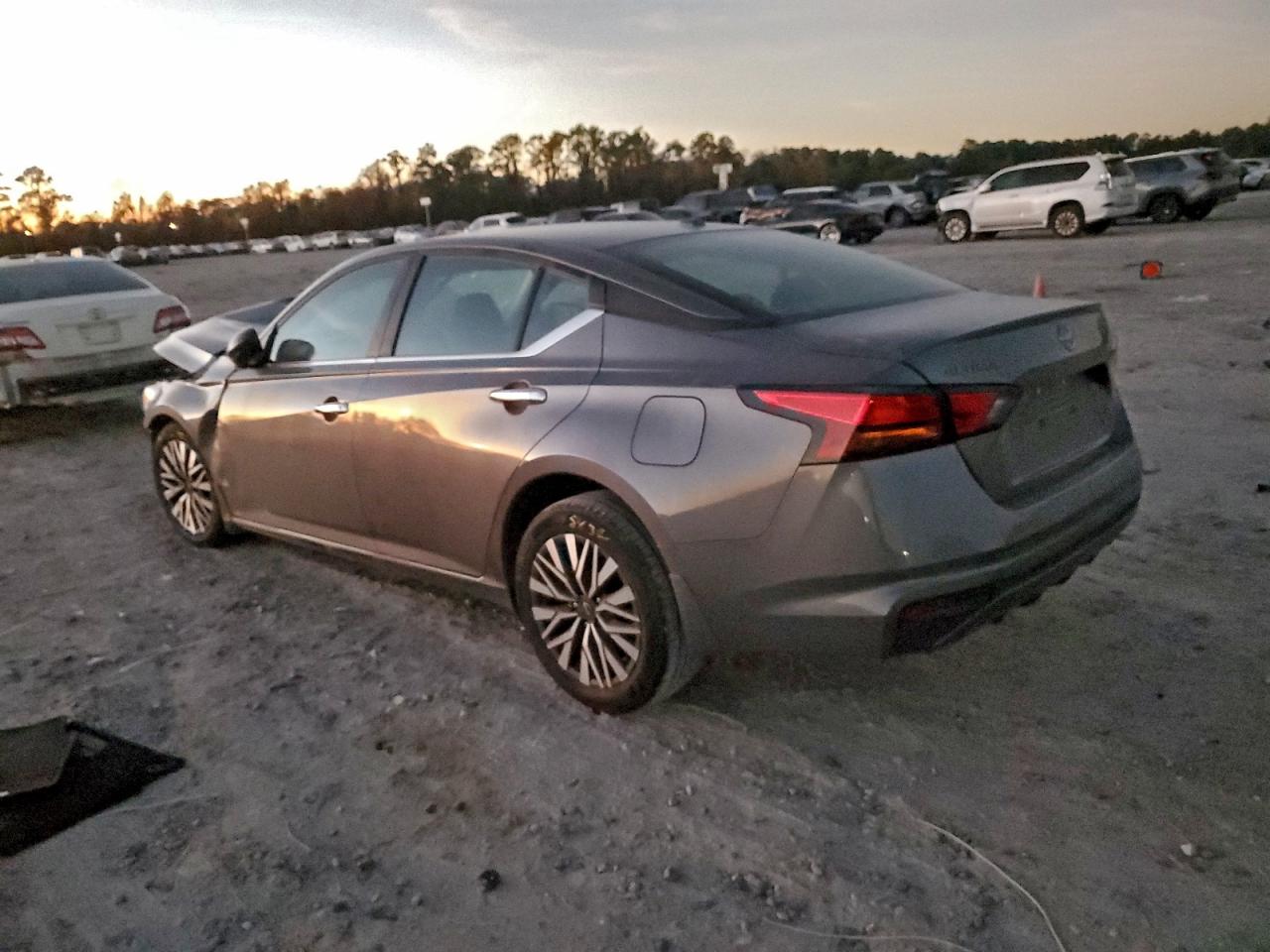 2025 NISSAN ALTIMA SV photo 2