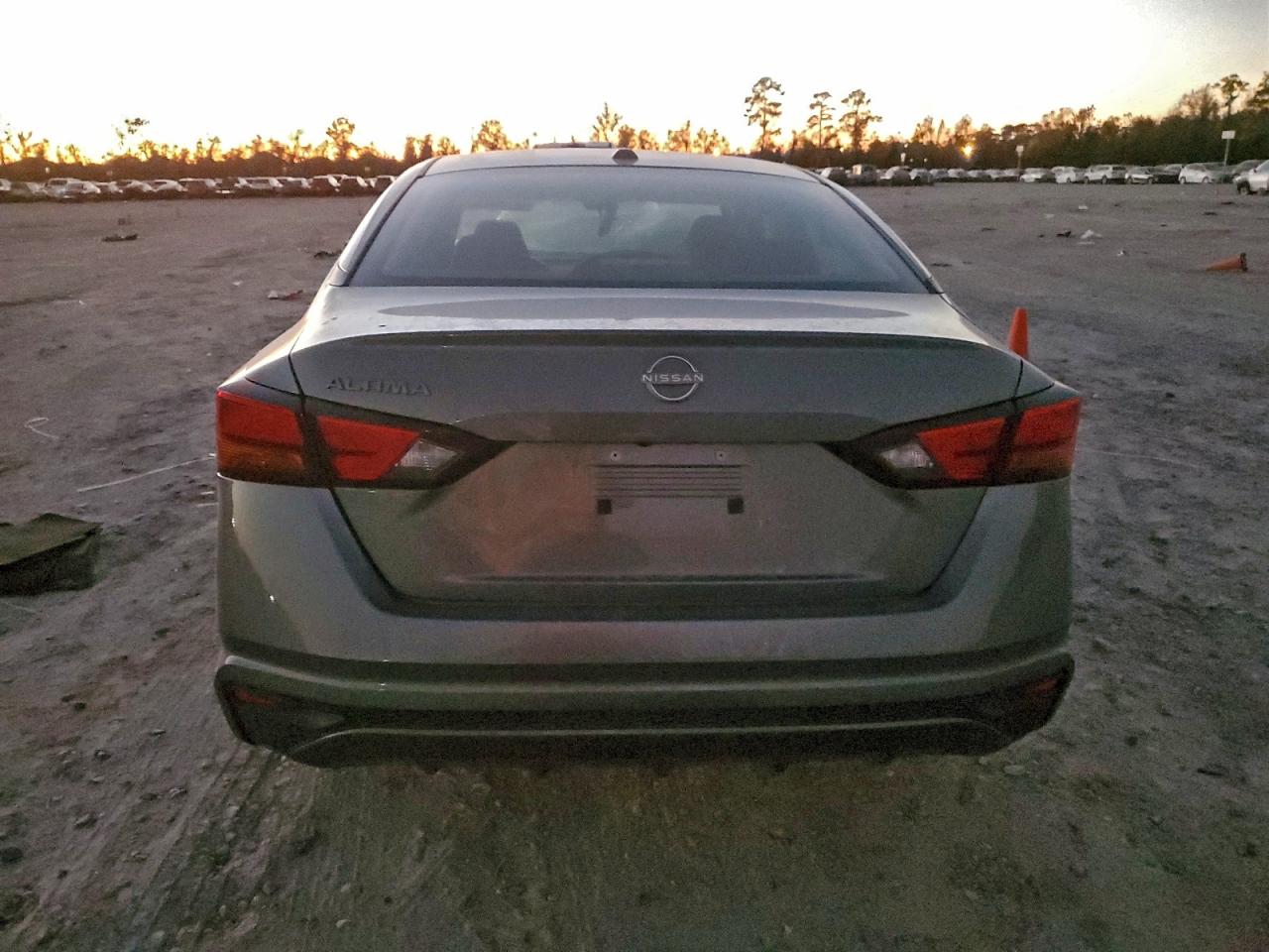 2025 NISSAN ALTIMA SV photo 6