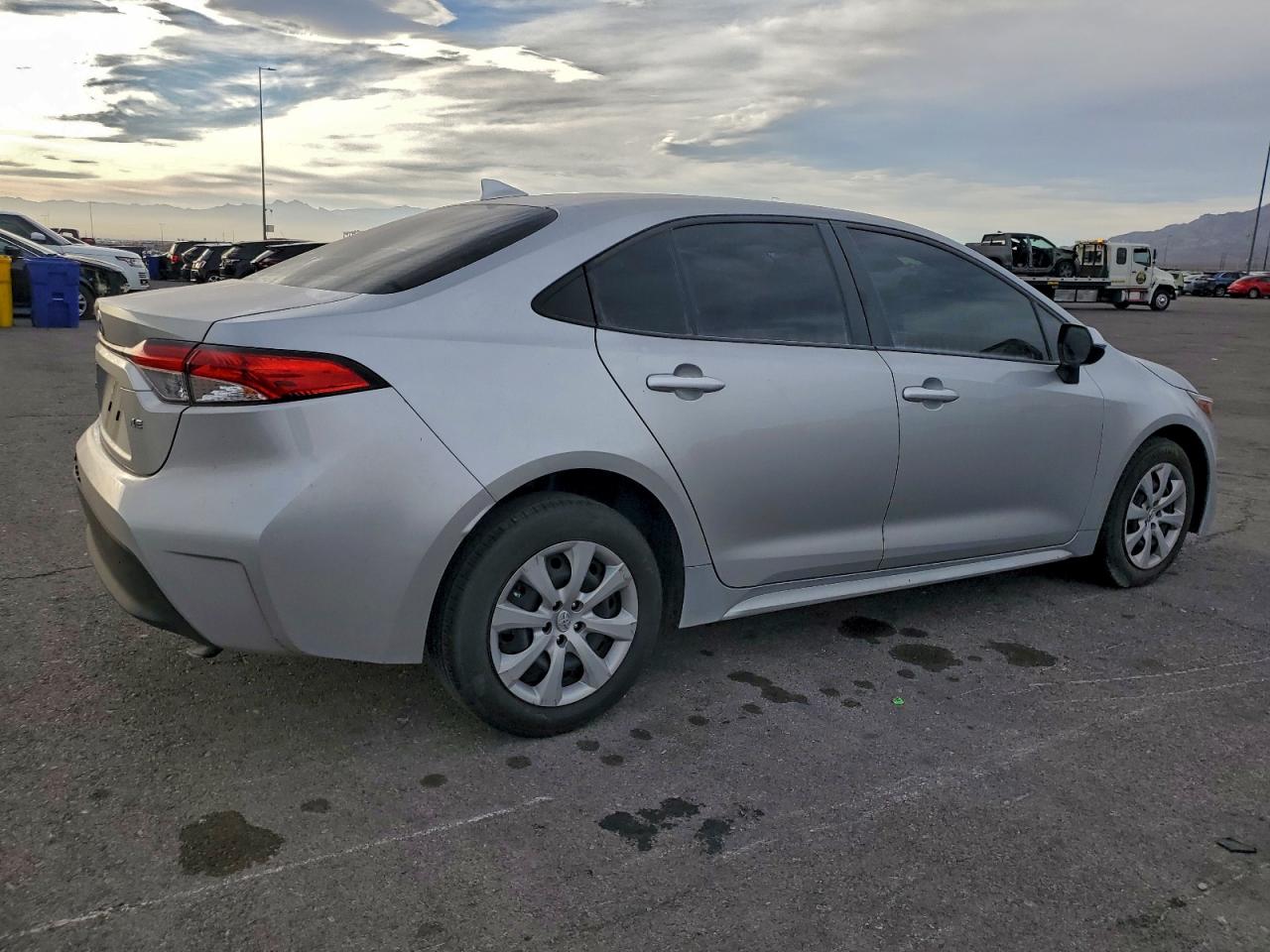 2024 TOYOTA COROLLA LE photo 3
