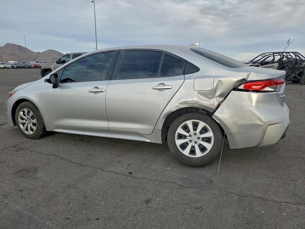 2024 TOYOTA COROLLA LE photo 2
