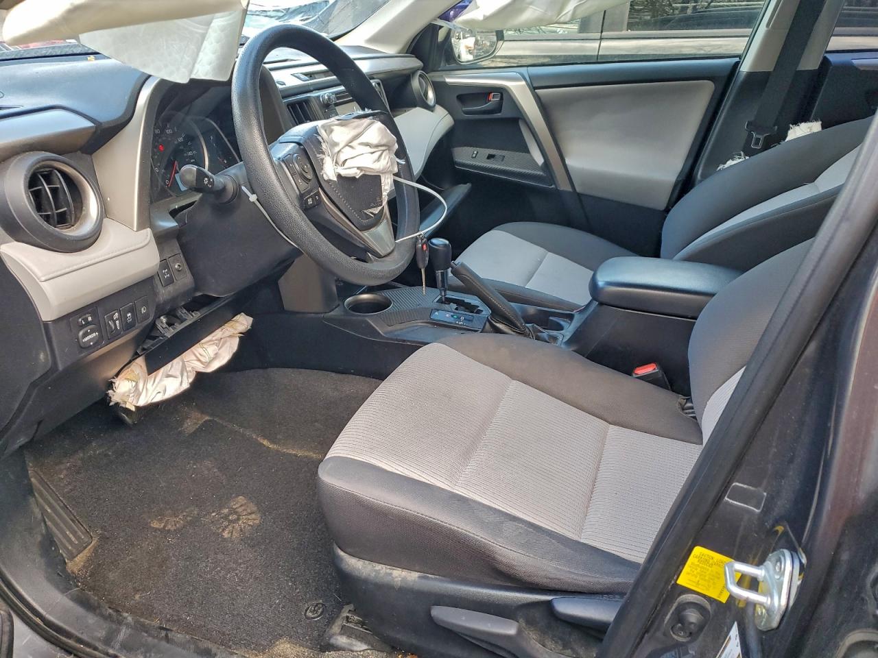 2015 TOYOTA RAV4 LE photo 7