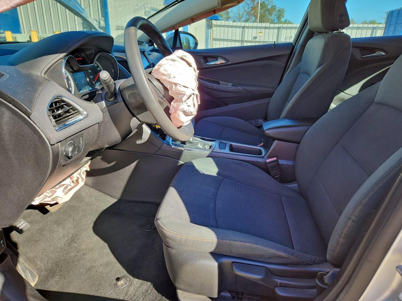 2017 CHEVROLET CRUZE LS photo 7