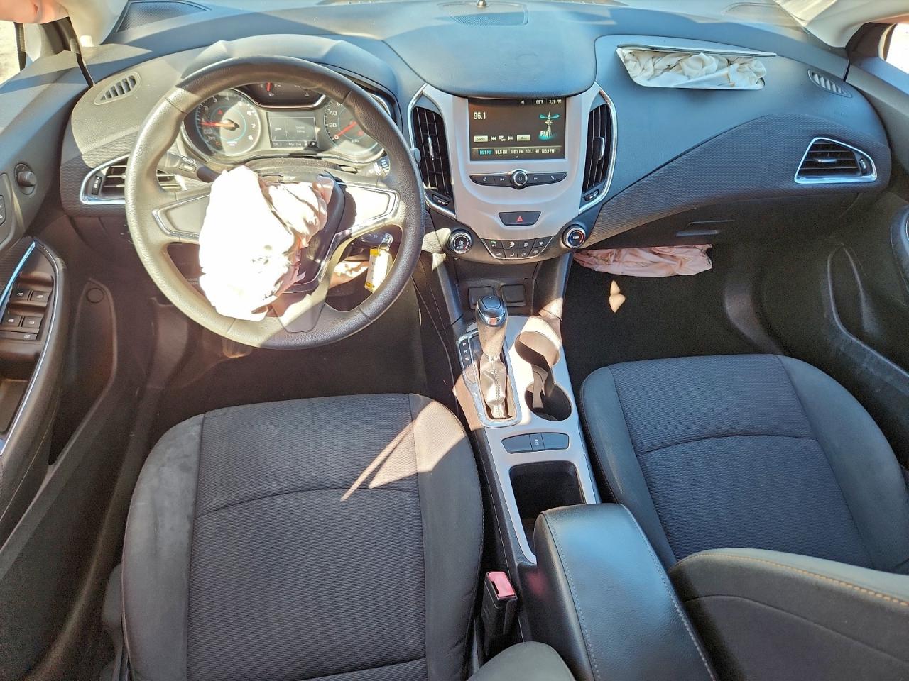 2017 CHEVROLET CRUZE LS photo 8