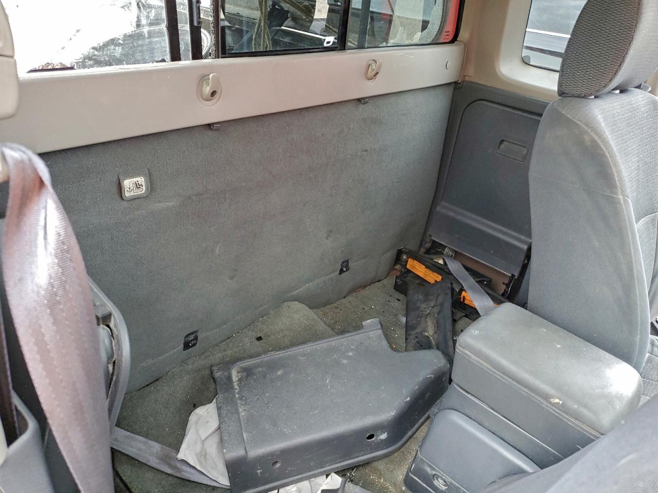2002 NISSAN FRONTIER KING CAB XE photo 10
