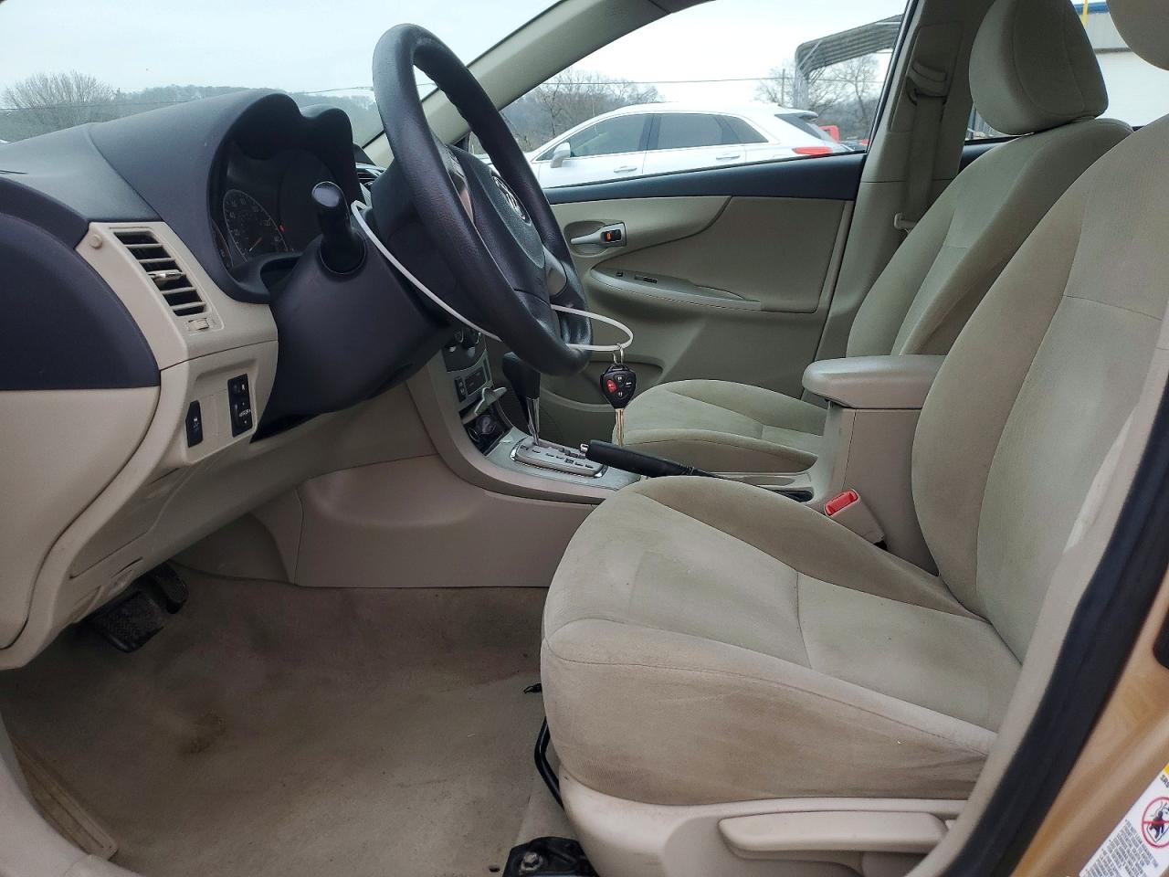 2013 TOYOTA COROLLA BASE photo 7