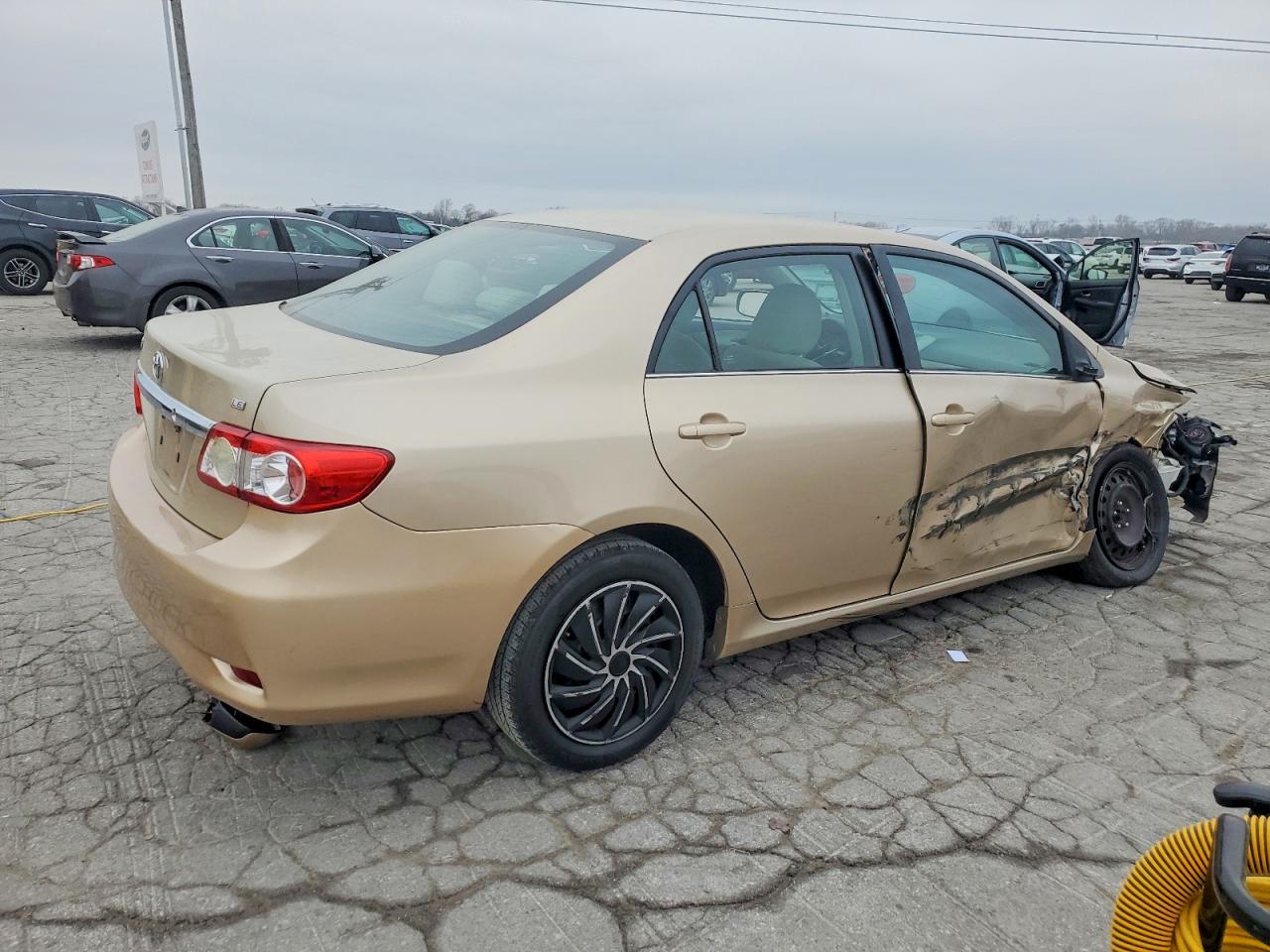 2013 TOYOTA COROLLA BASE photo 3