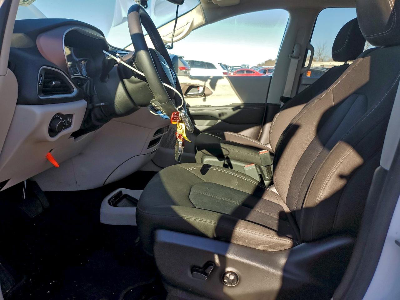2023 CHRYSLER VOYAGER LX photo 7