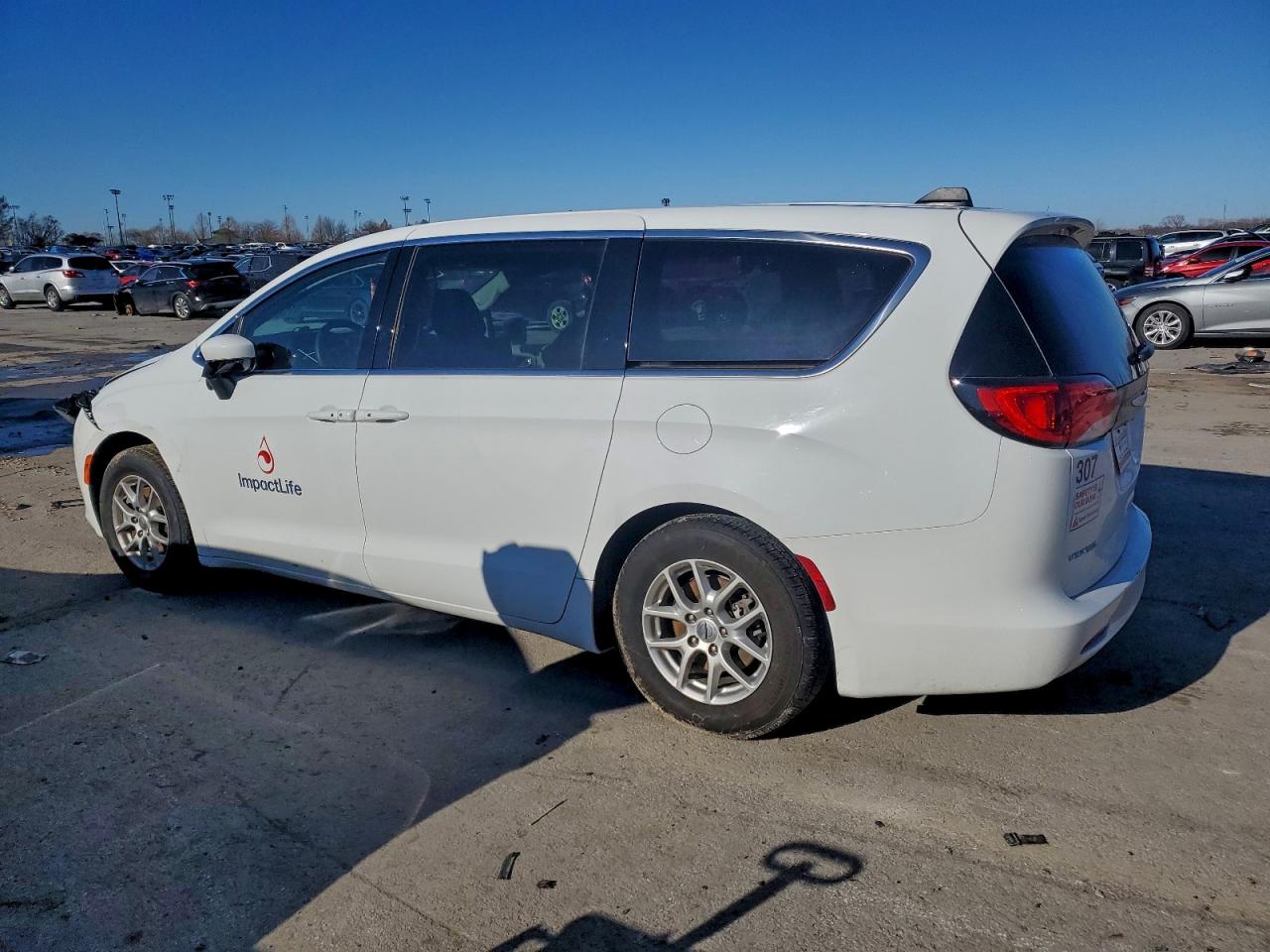 2023 CHRYSLER VOYAGER LX photo 2