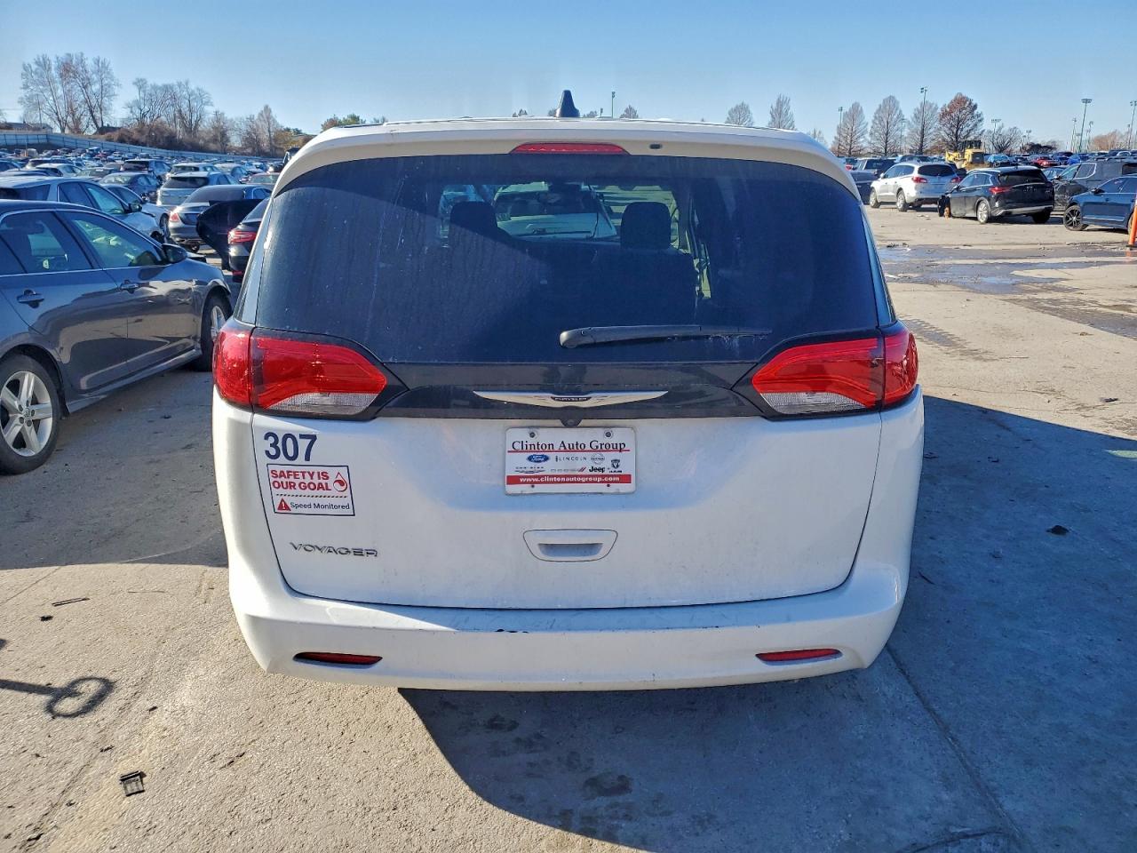 2023 CHRYSLER VOYAGER LX photo 6