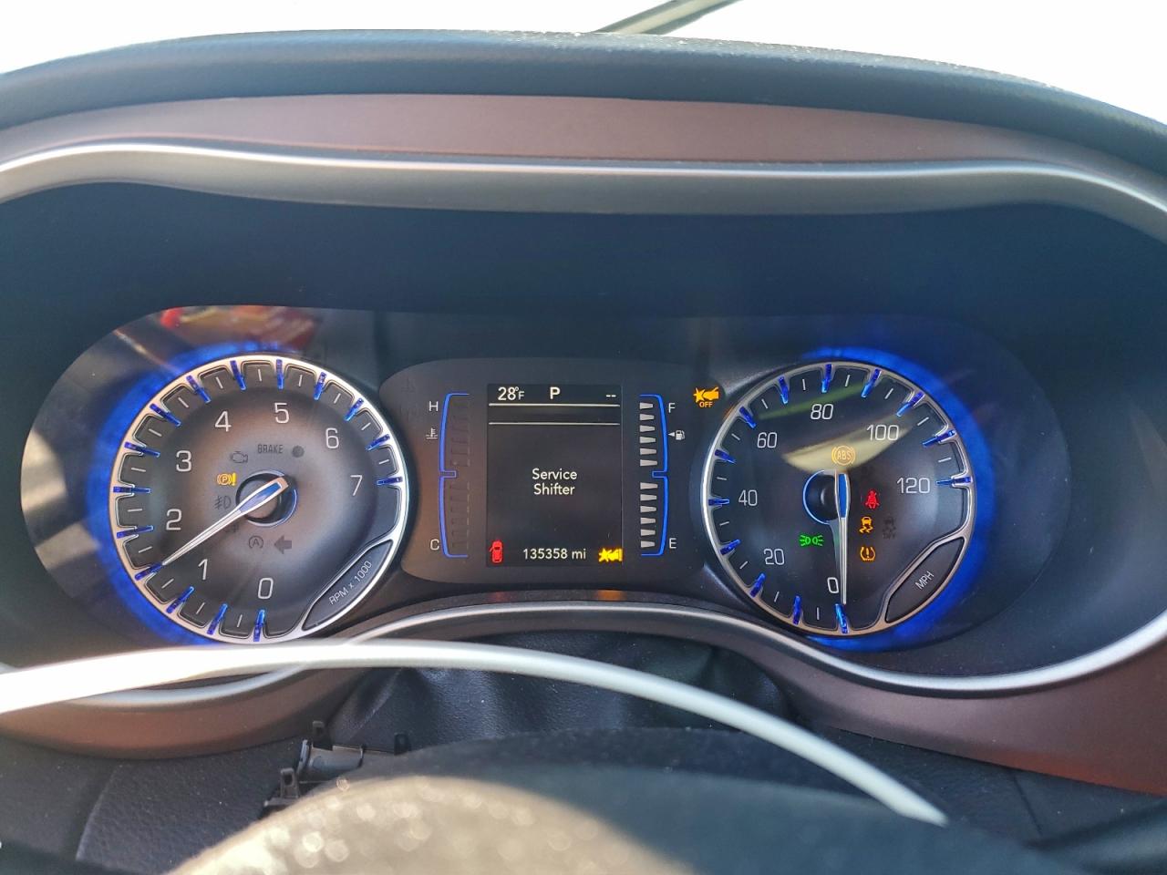 2023 CHRYSLER VOYAGER LX photo 9