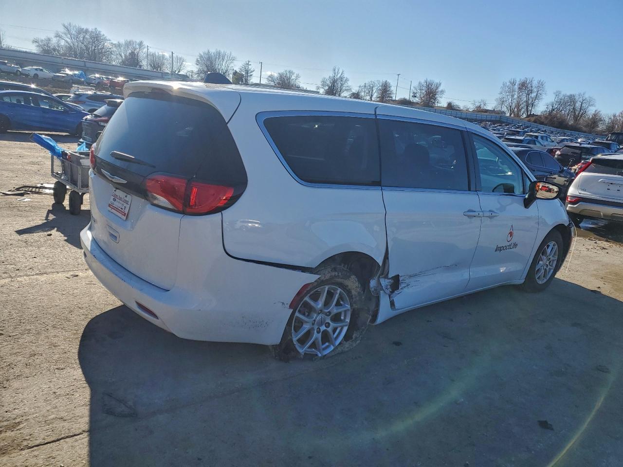 2023 CHRYSLER VOYAGER LX photo 3