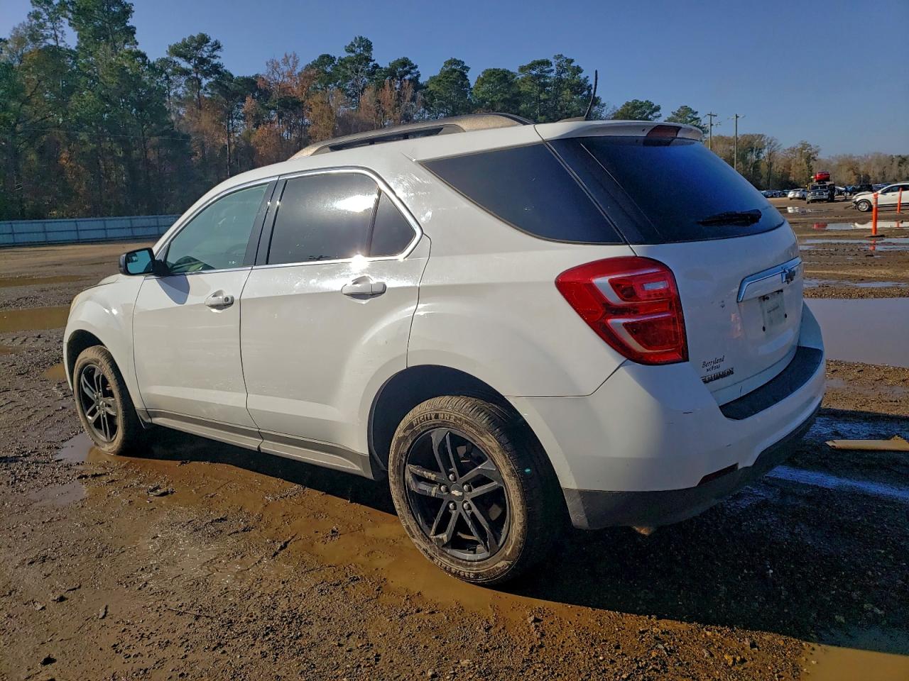 2017 CHEVROLET EQUINOX LT photo 2