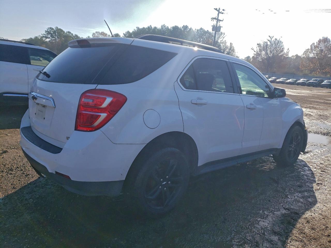 2017 CHEVROLET EQUINOX LT photo 3