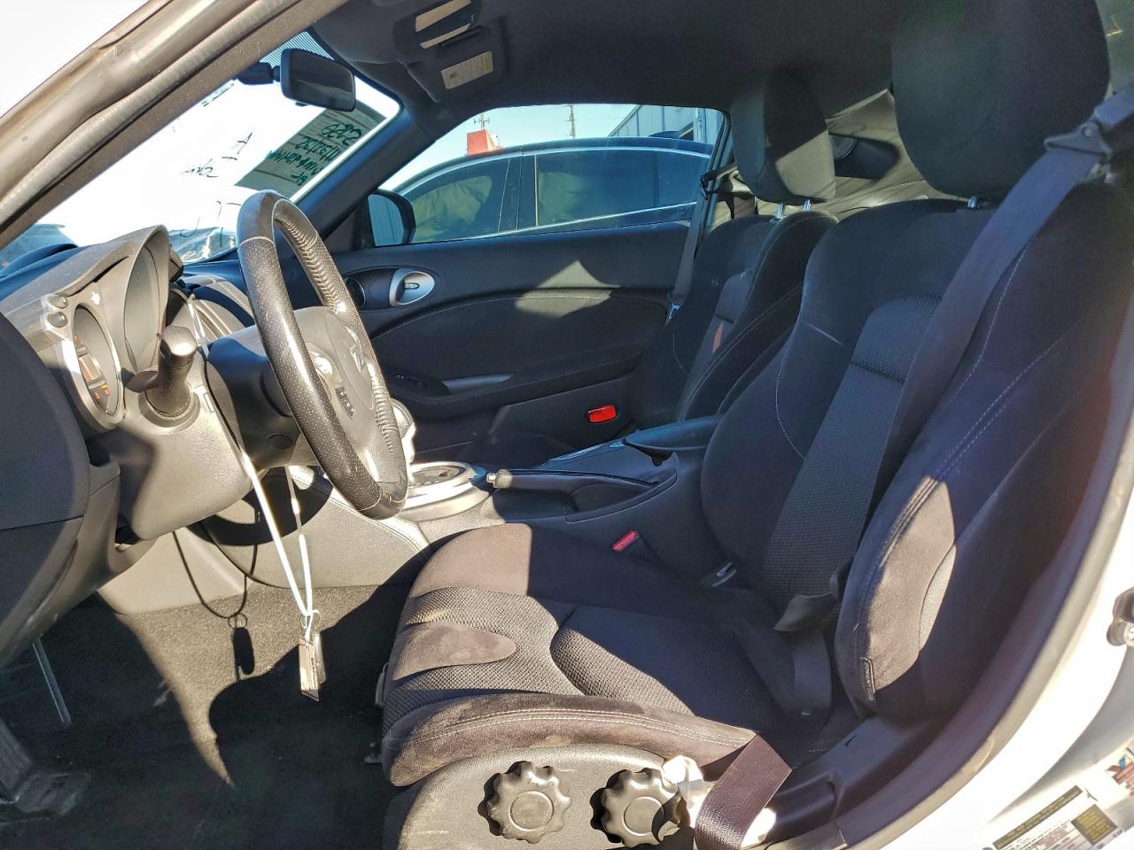 2017 NISSAN 370Z BASE photo 7