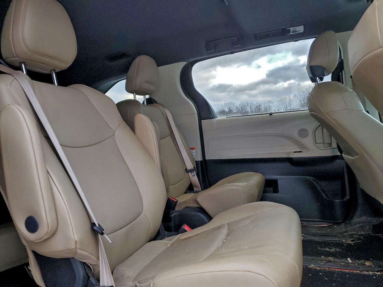 2021 TOYOTA SIENNA XLE photo 11