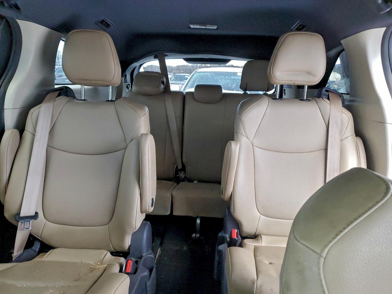 2021 TOYOTA SIENNA XLE photo 10