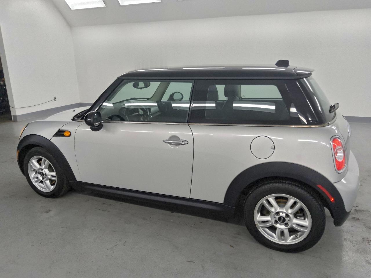 2011 MINI COOPER photo 2
