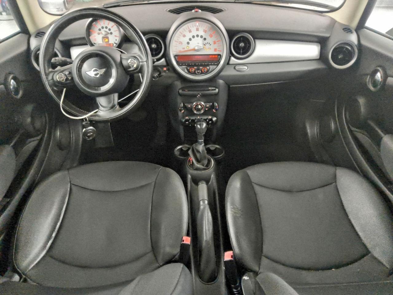 2011 MINI COOPER photo 8