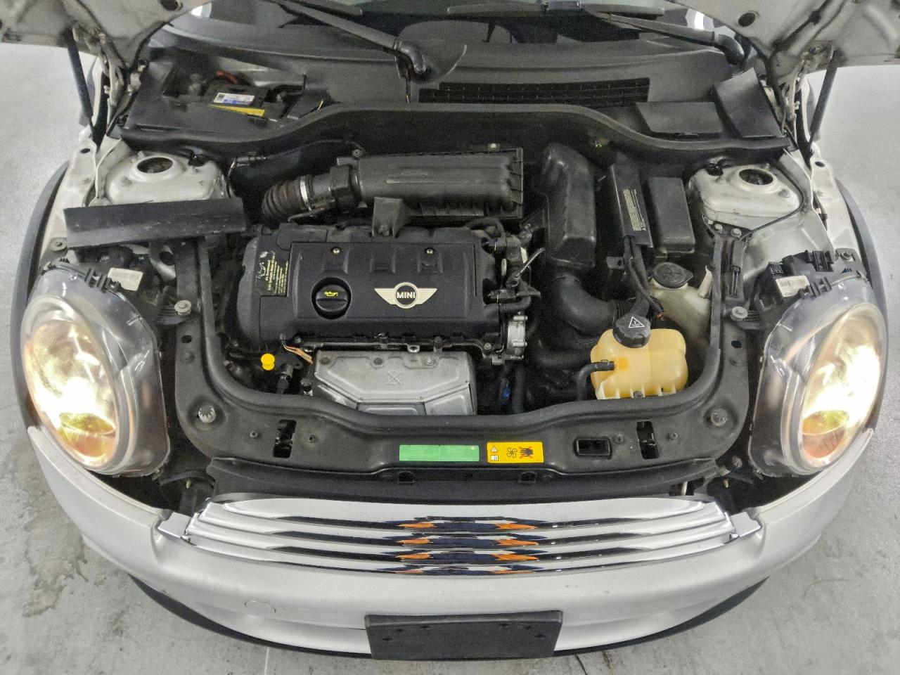 2011 MINI COOPER photo 11