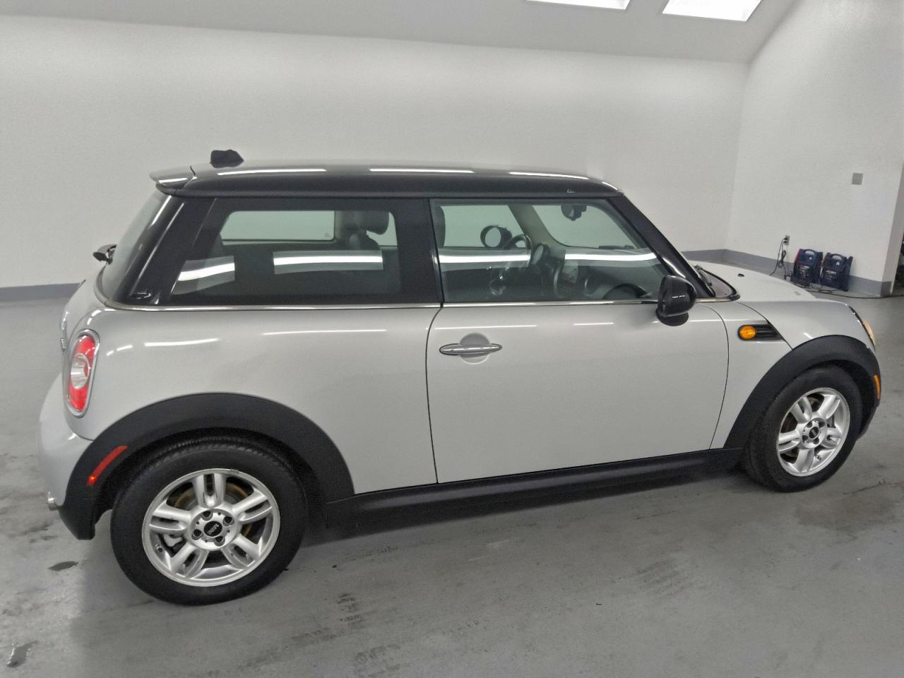 2011 MINI COOPER photo 3