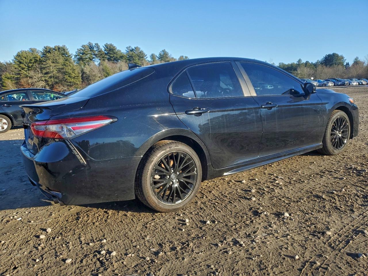2019 TOYOTA CAMRY L photo 3