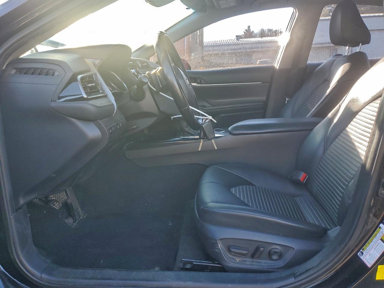 2019 TOYOTA CAMRY L photo 7