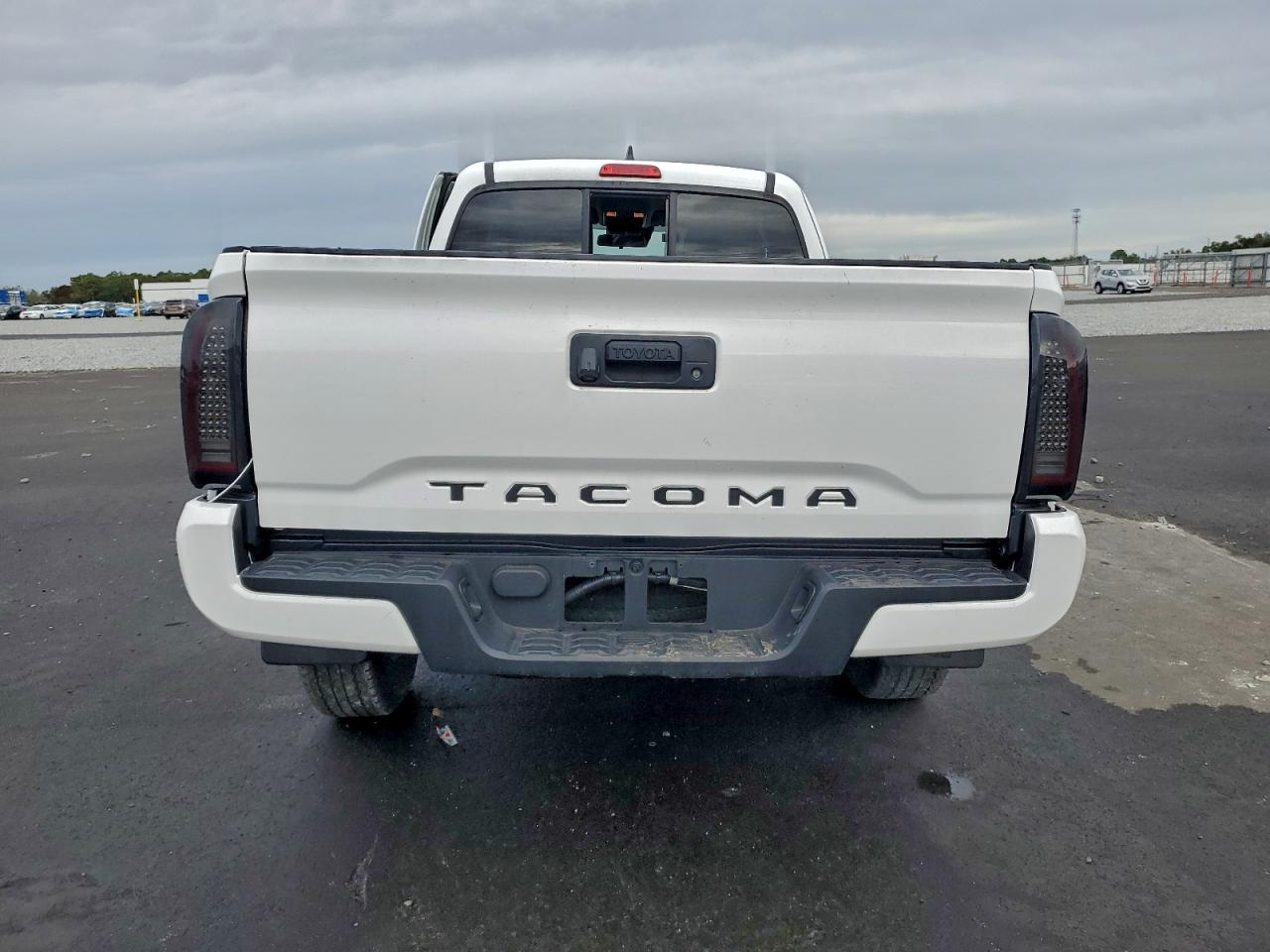 2019 TOYOTA TACOMA SR photo 6
