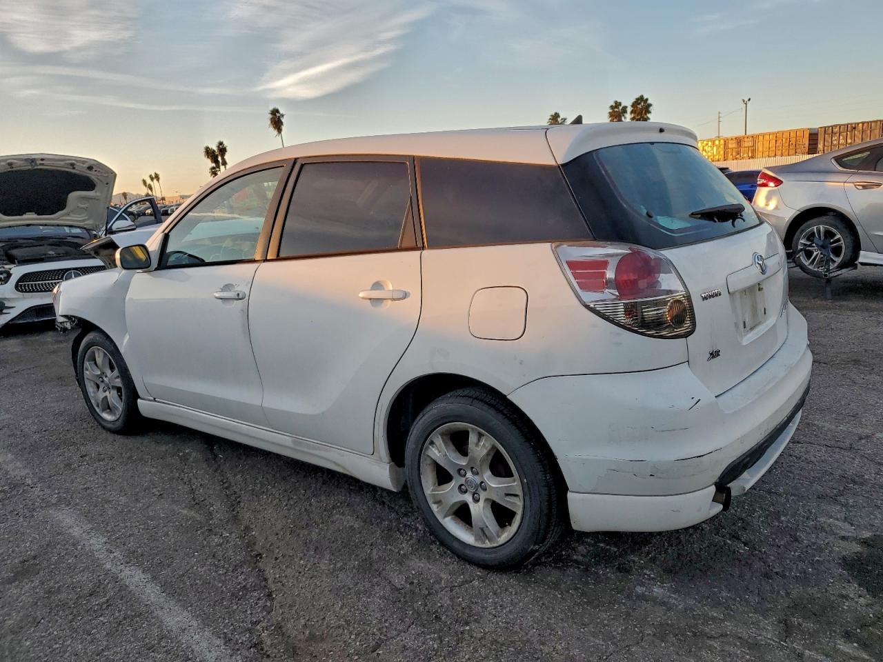 2006 TOYOTA COROLLA MATRIX XR photo 2