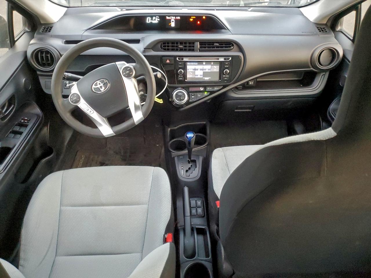 2015 TOYOTA PRIUS C photo 8