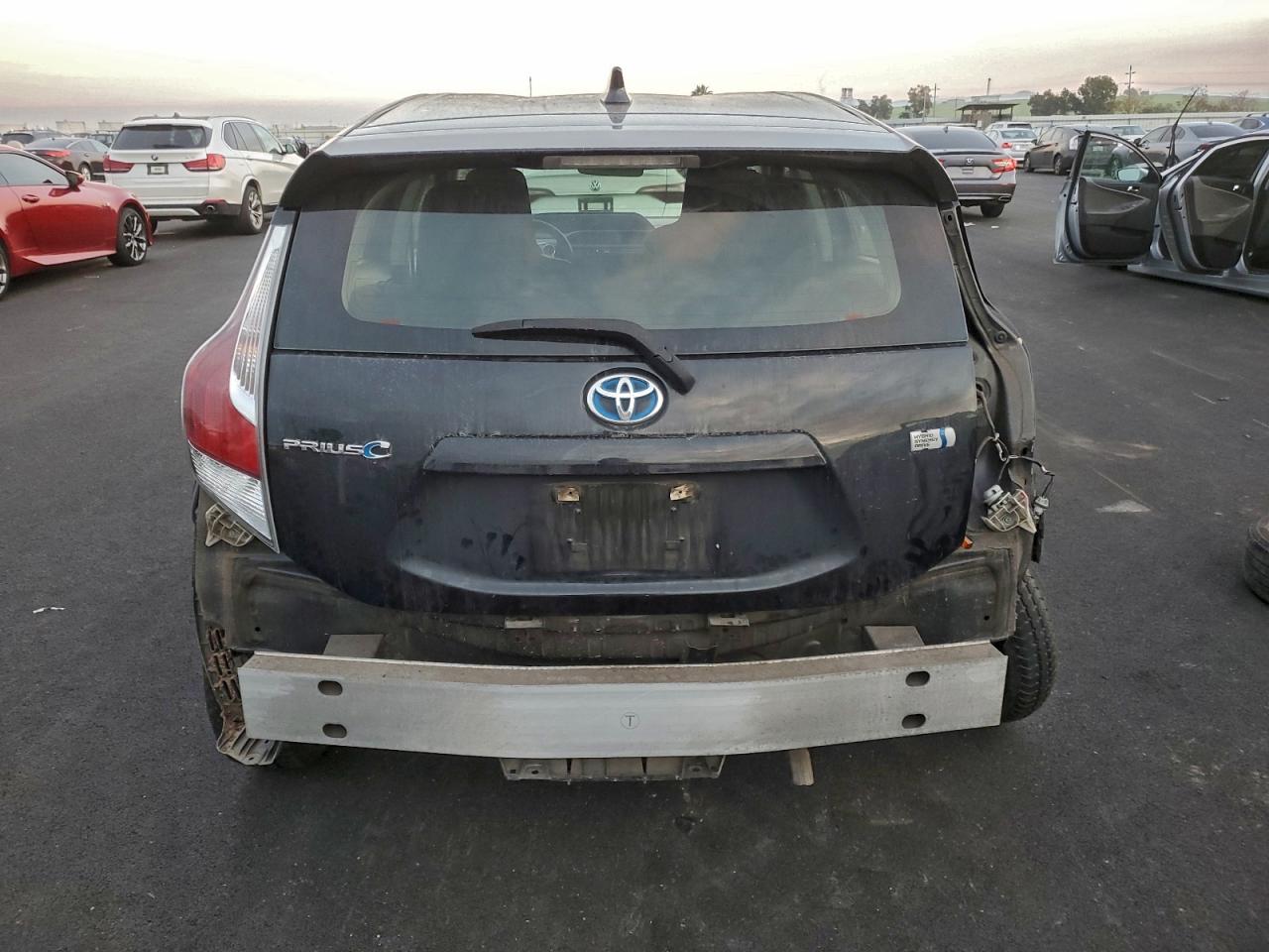 2015 TOYOTA PRIUS C photo 6