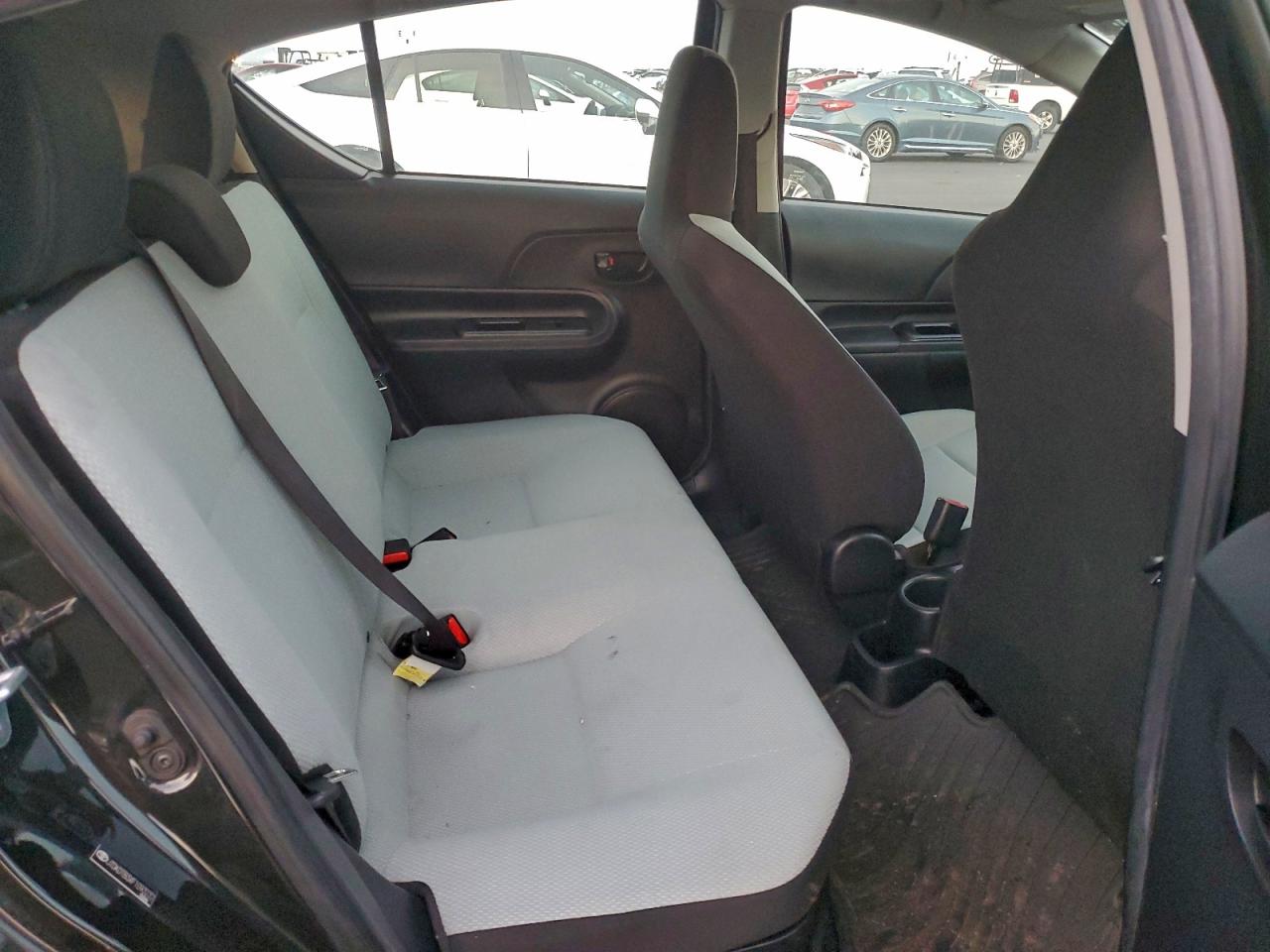 2015 TOYOTA PRIUS C photo 10