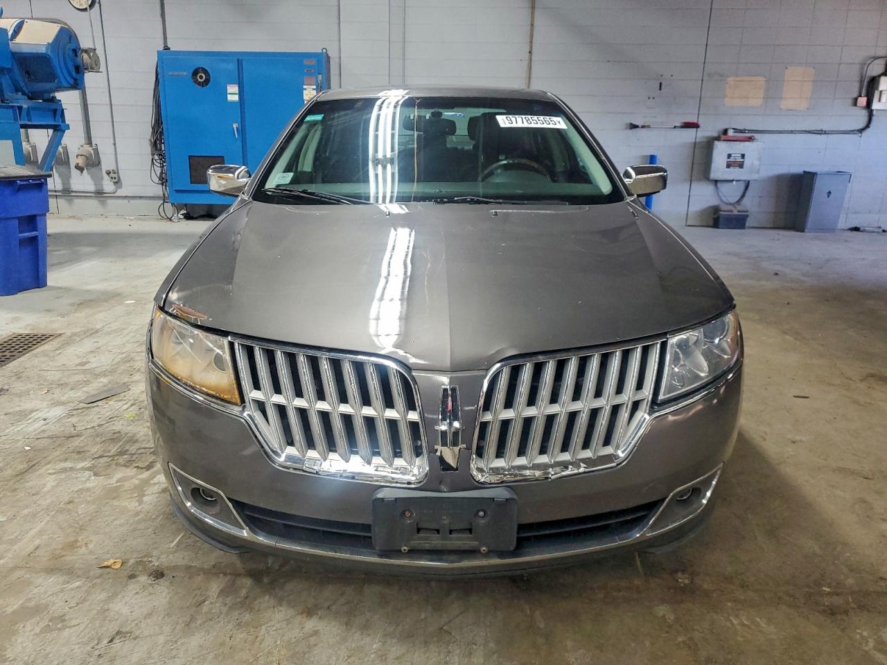 2011 LINCOLN MKZ photo 5