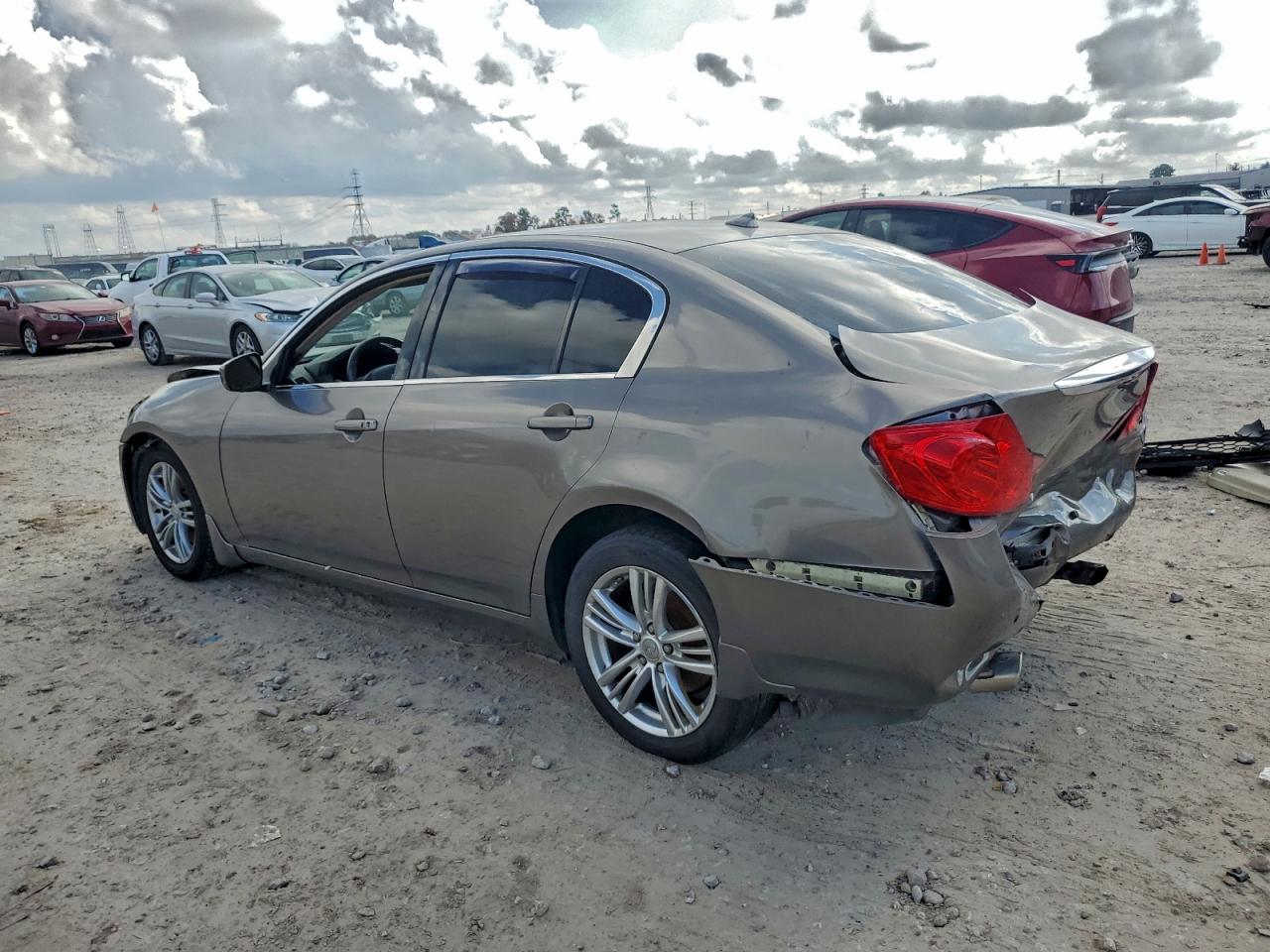 2012 INFINITI G37 photo 2