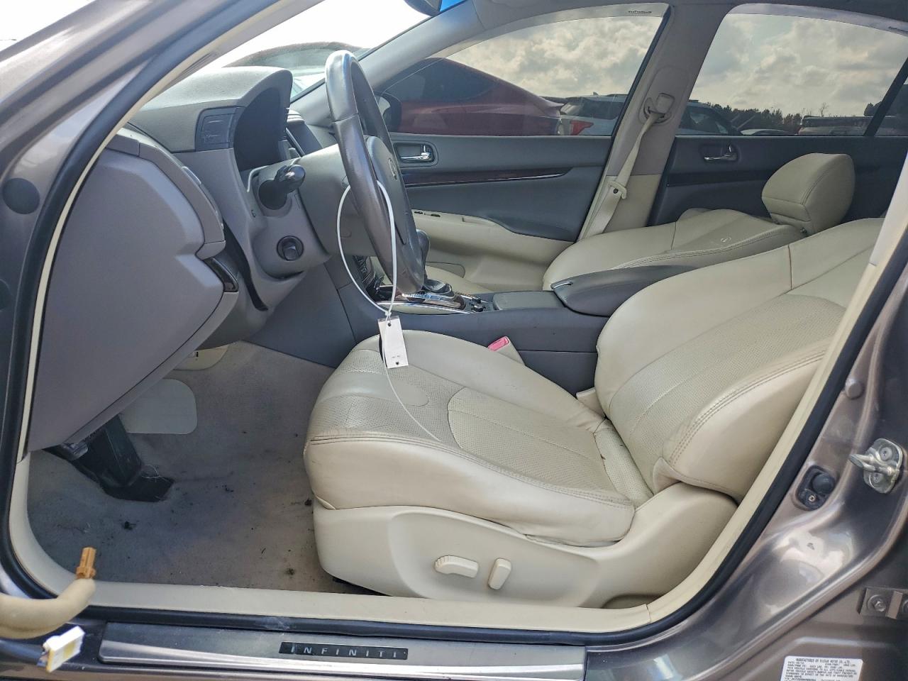 2012 INFINITI G37 photo 7