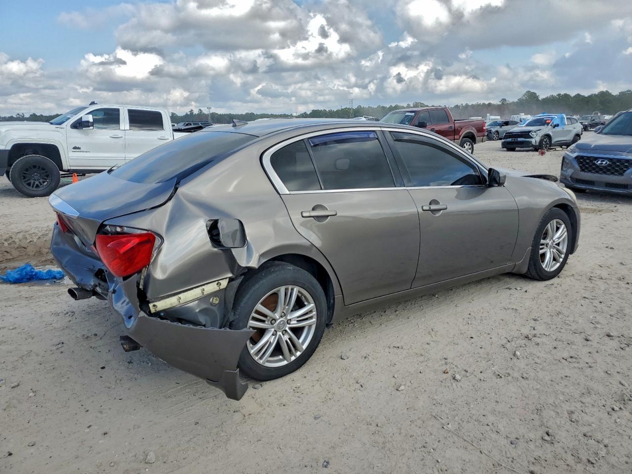2012 INFINITI G37 photo 3