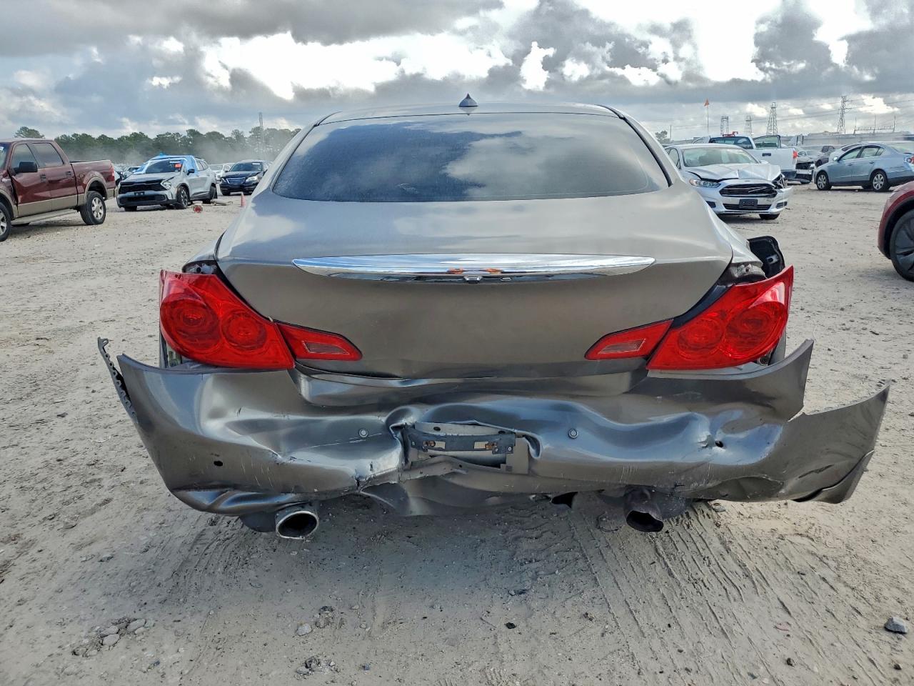 2012 INFINITI G37 photo 6