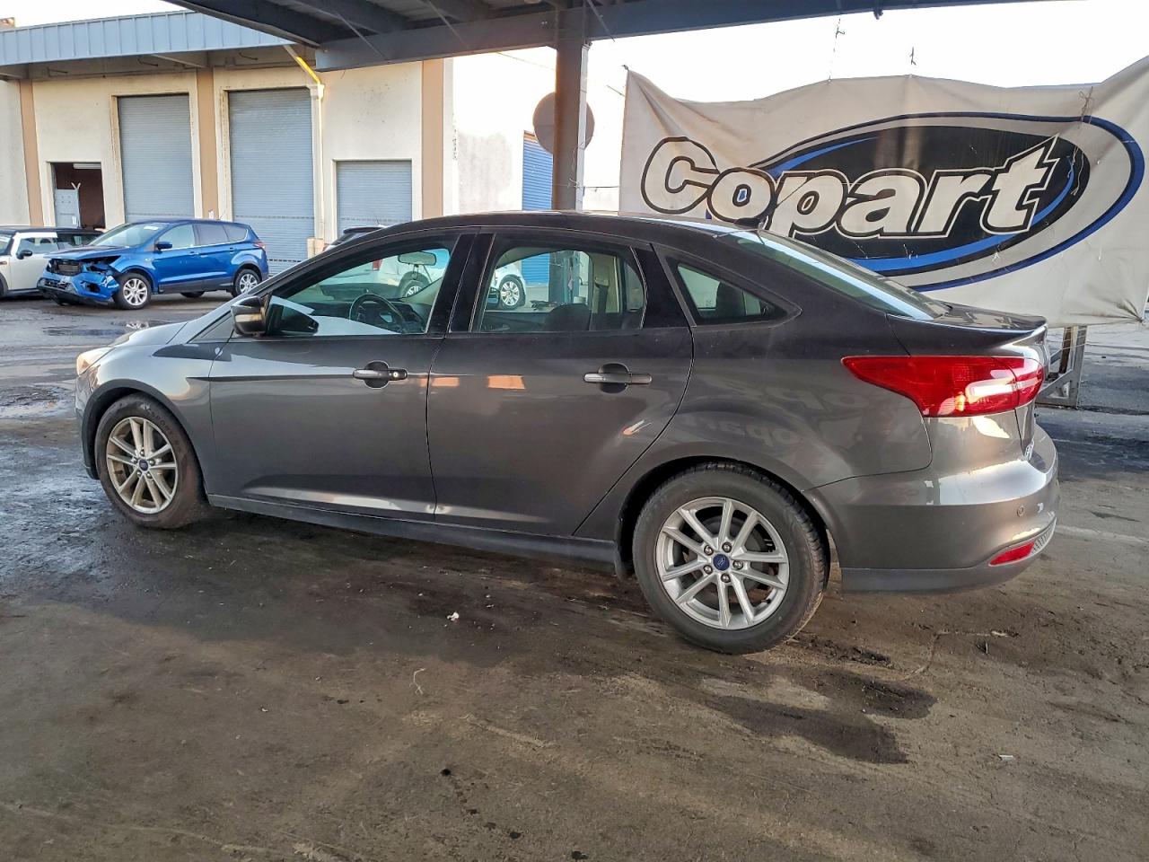 2015 FORD FOCUS SE photo 2