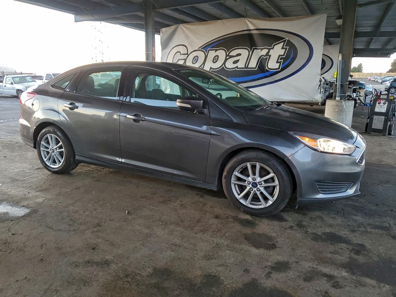 2015 FORD FOCUS SE photo 4