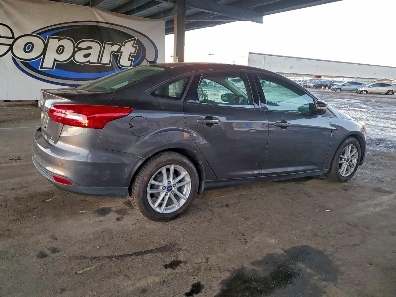 2015 FORD FOCUS SE photo 3