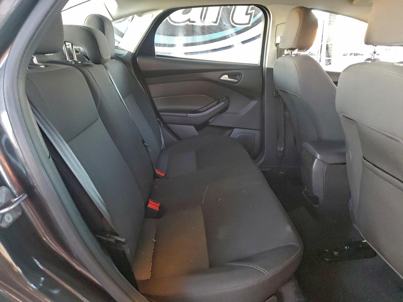 2015 FORD FOCUS SE photo 10