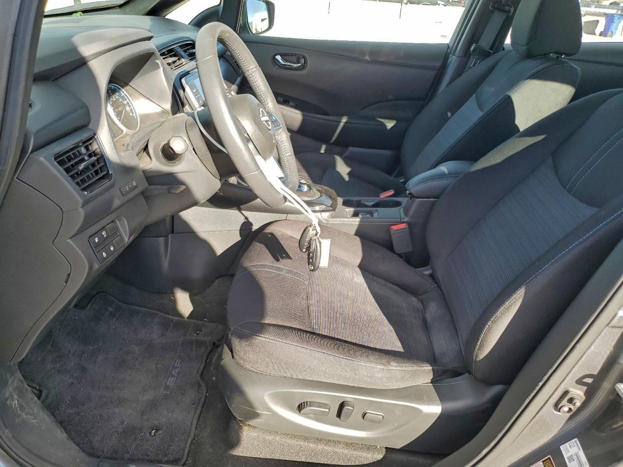 2025 NISSAN LEAF SV PLUS photo 7