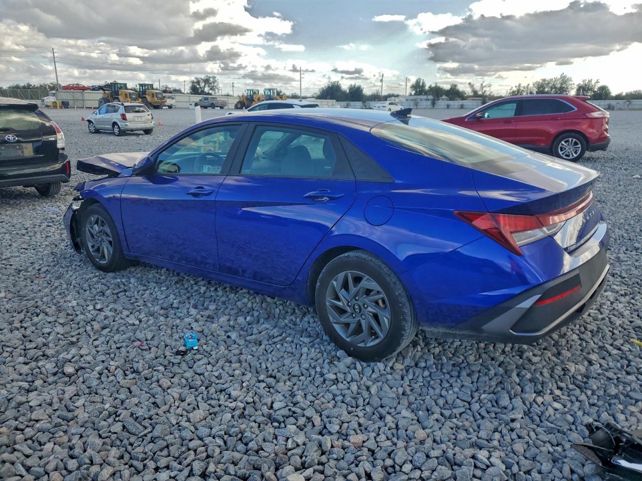 2024 HYUNDAI ELANTRA SEL photo 2