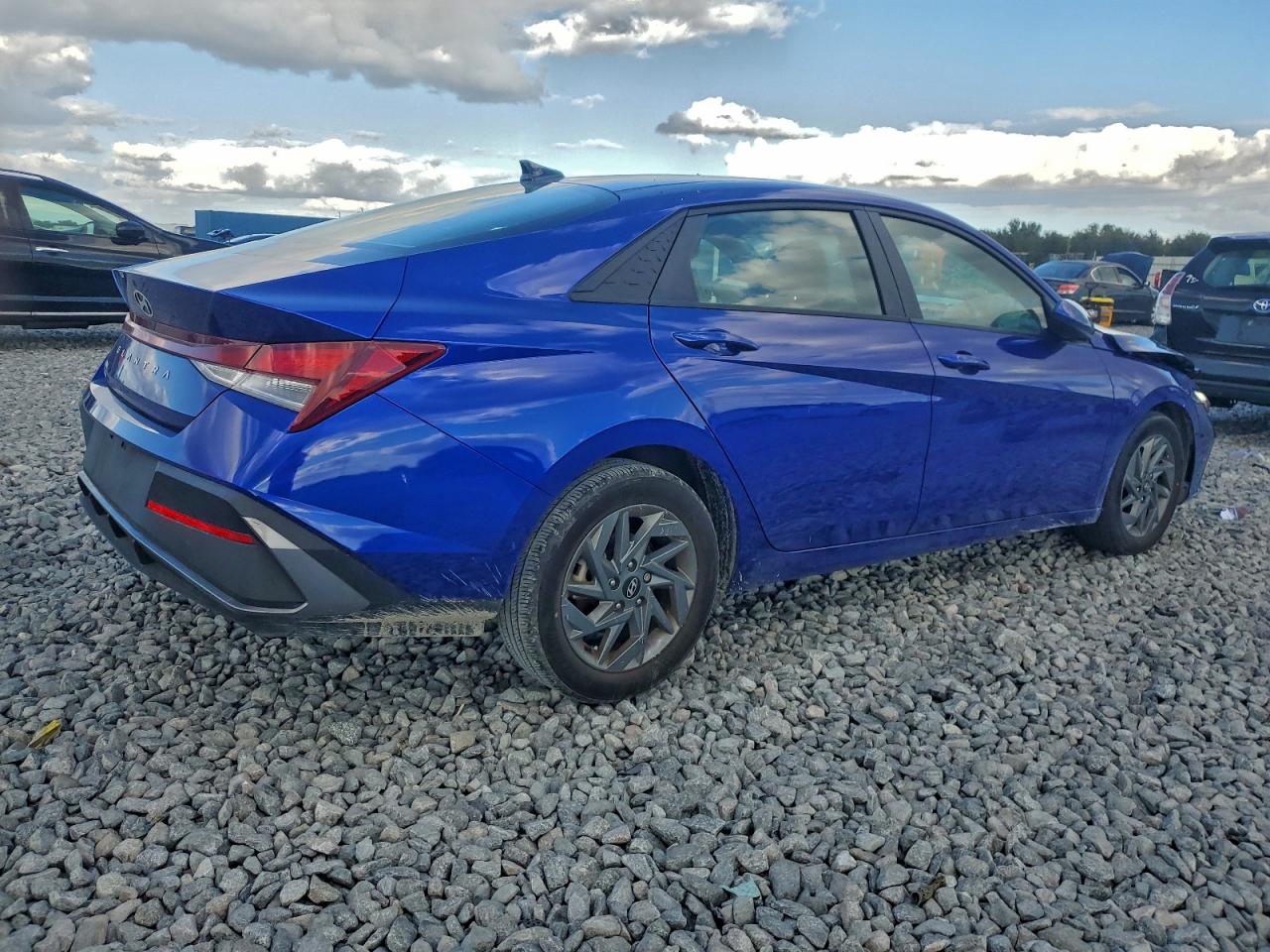 2024 HYUNDAI ELANTRA SEL photo 3