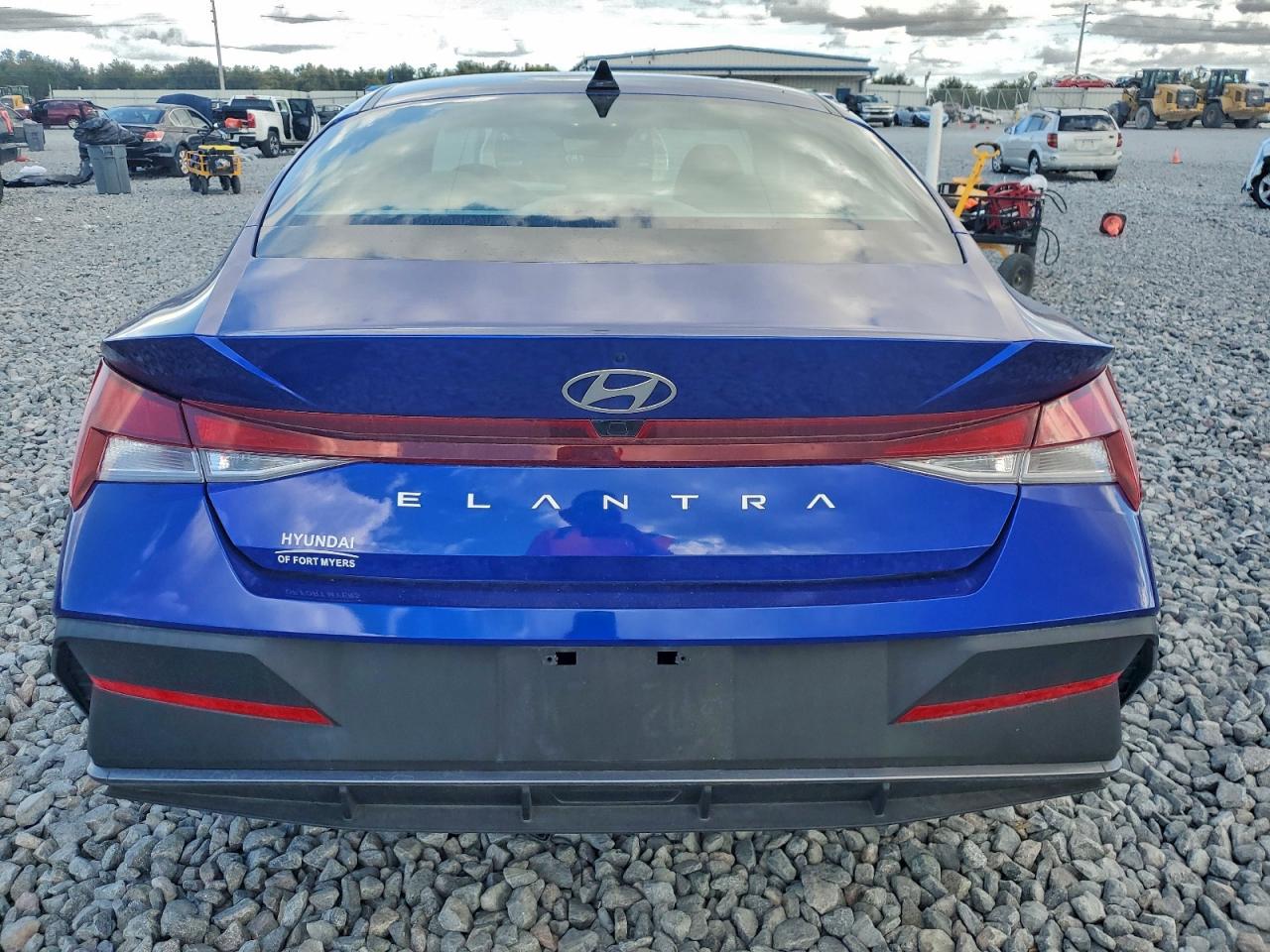 2024 HYUNDAI ELANTRA SEL photo 6