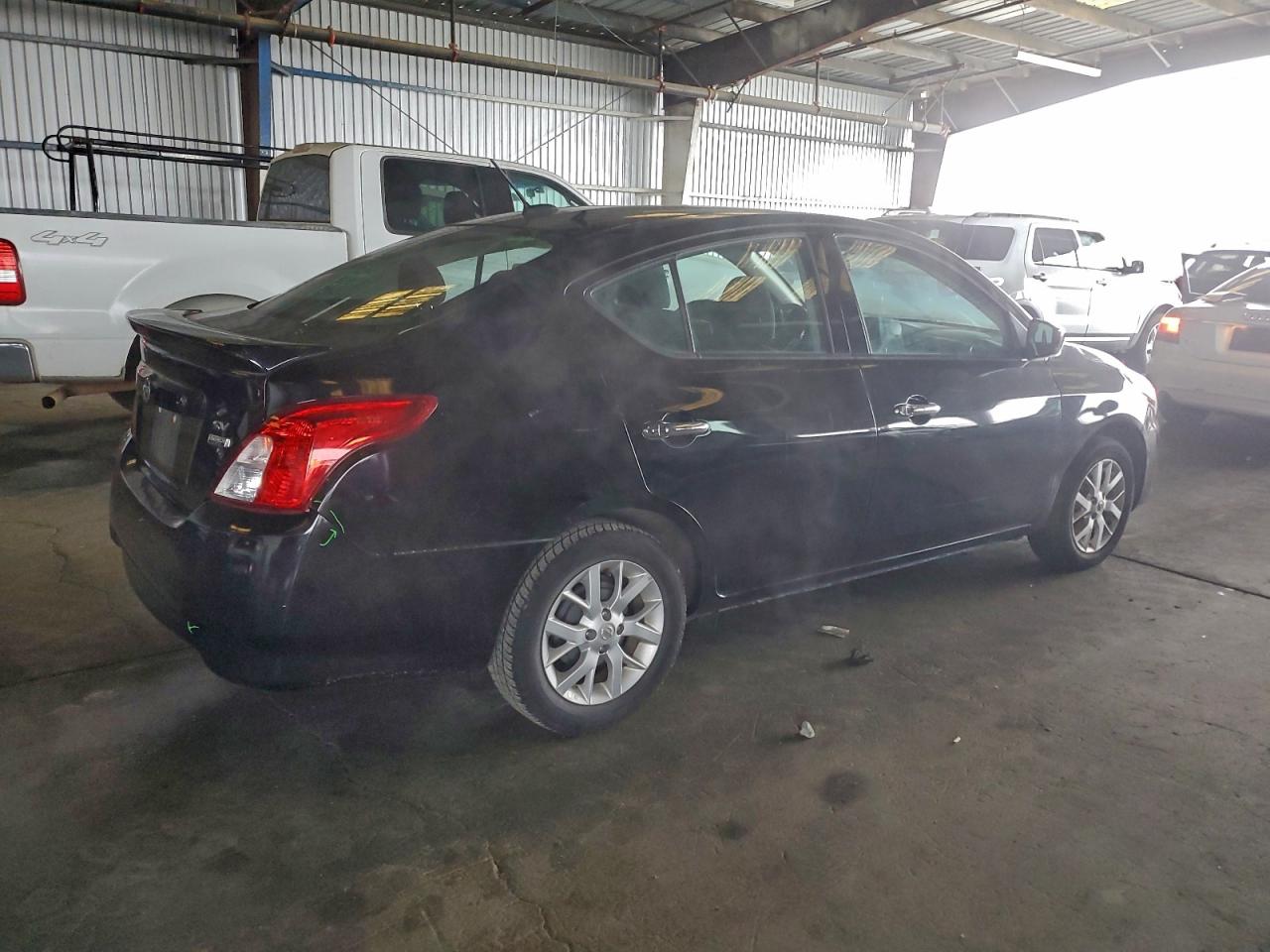 2018 NISSAN VERSA S photo 5